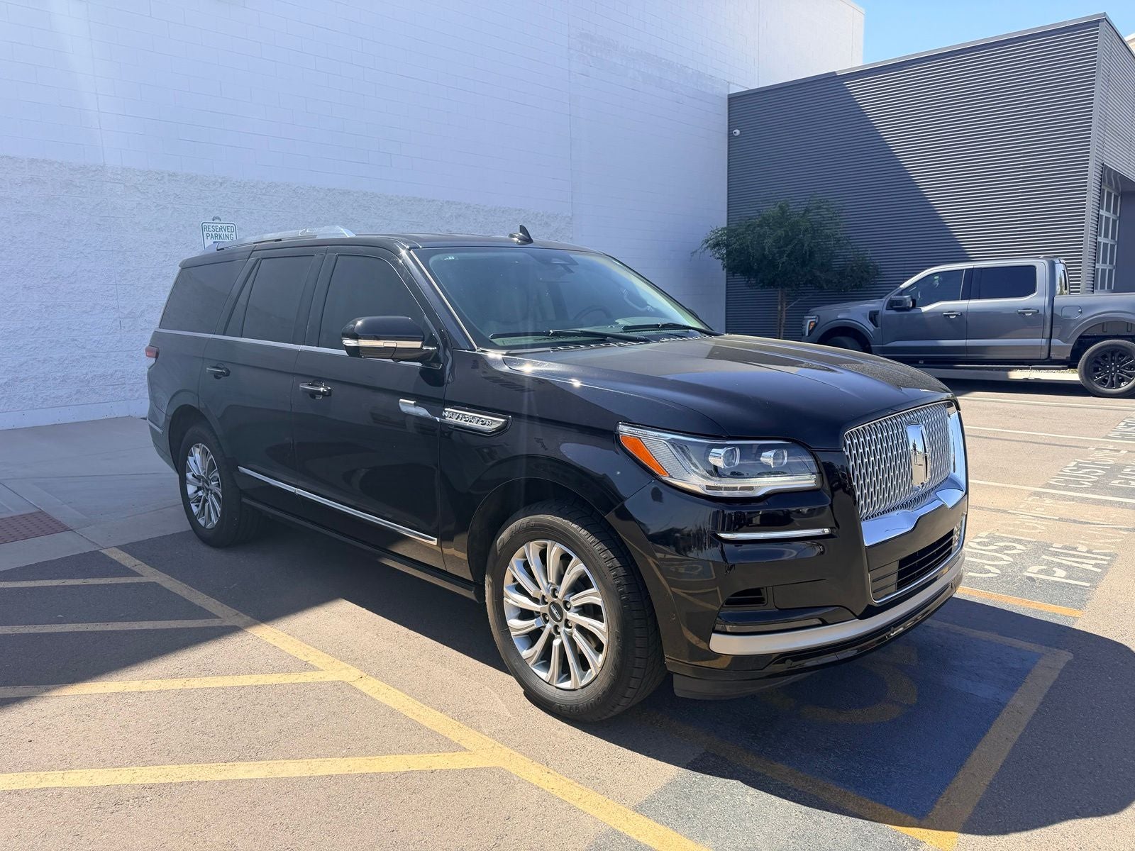 2023 Lincoln Navigator Standard
