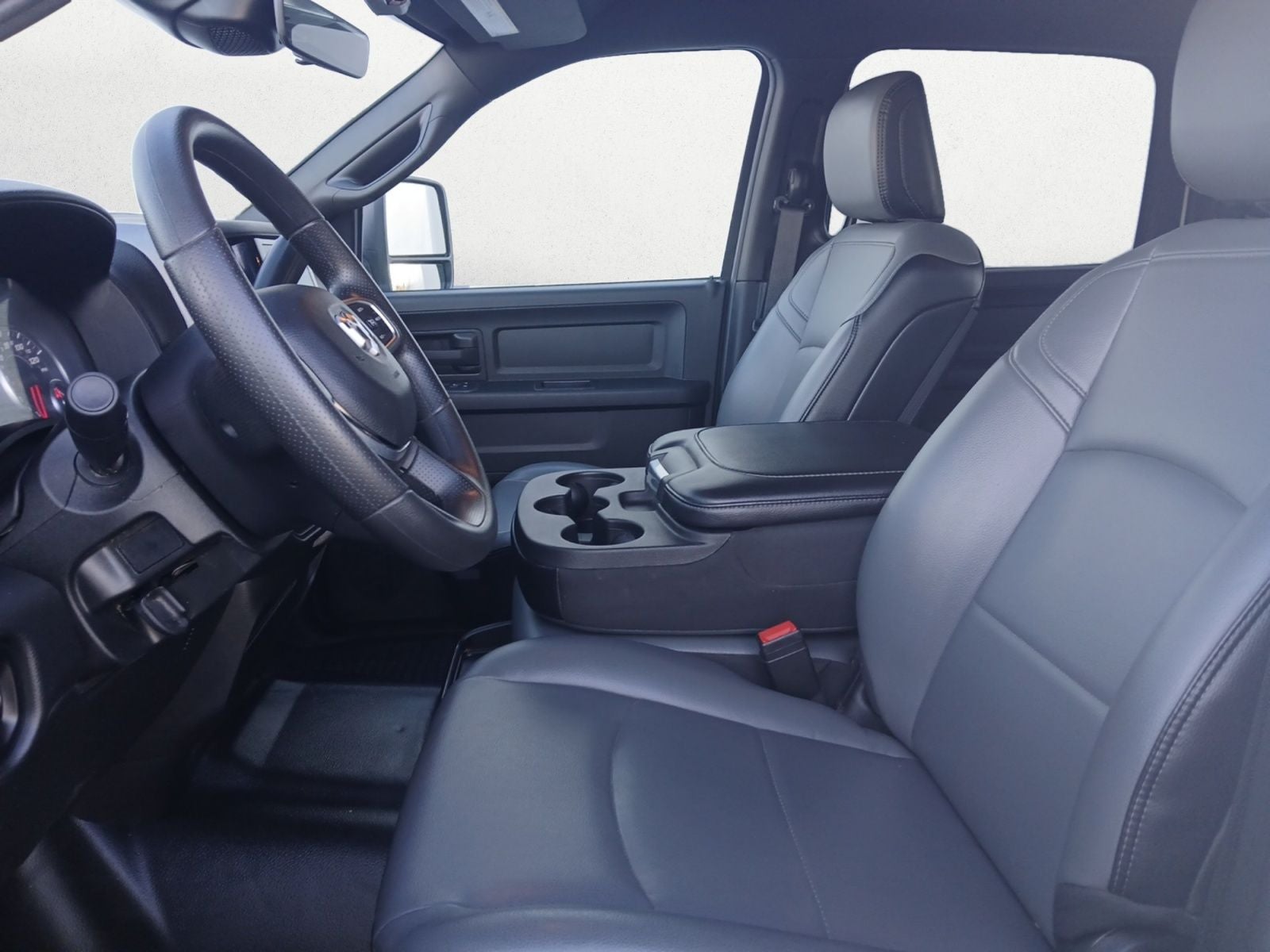 2025 RAM 3500 Tradesman Crew Cab 4x2 8' Box