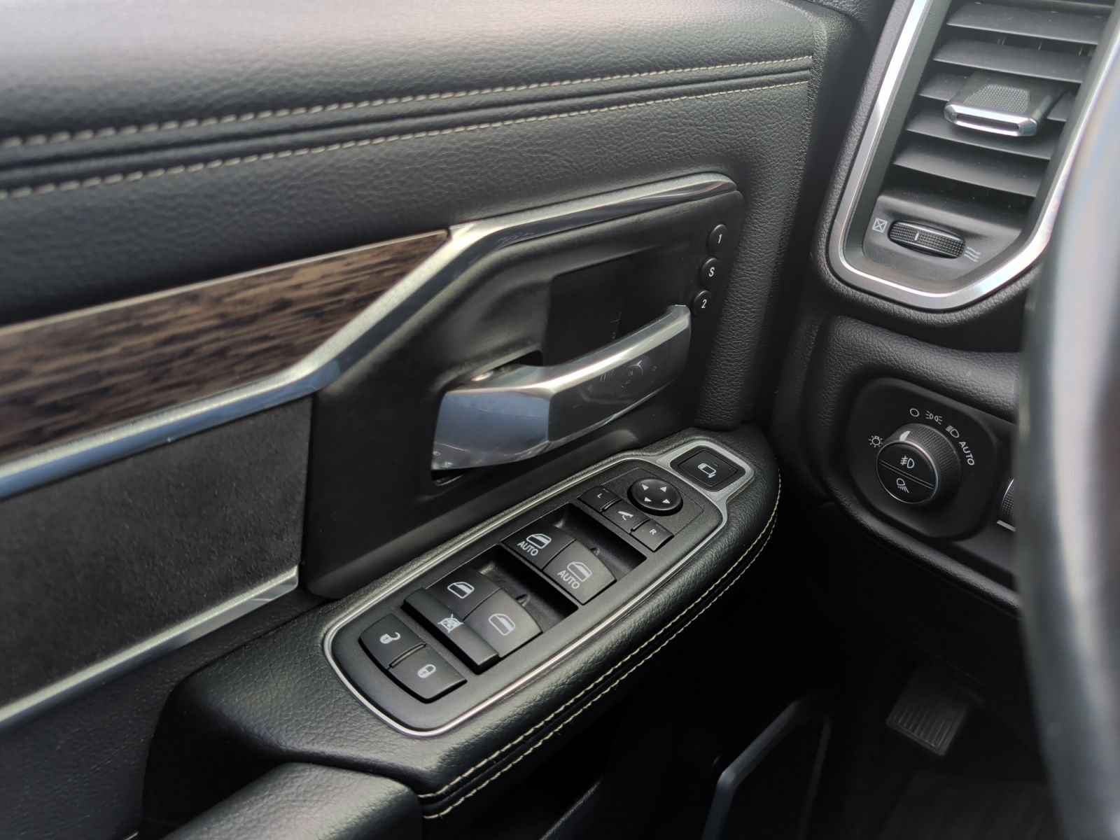 2021 RAM 3500 Laramie Crew Cab 4x4 8' Box