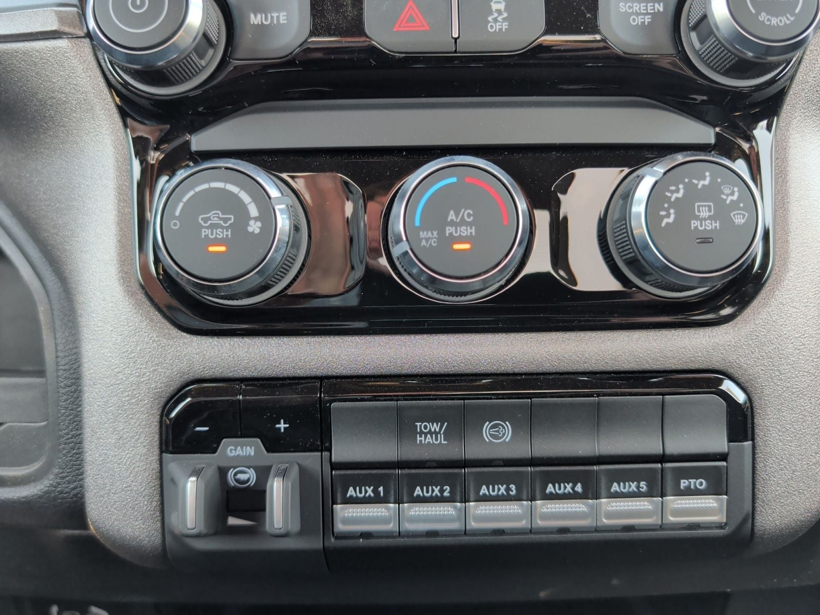 2025 RAM Ram 5500 Chassis Cab RAM 5500 TRADESMAN CHASSIS REGULAR CAB 4X2 84' CA