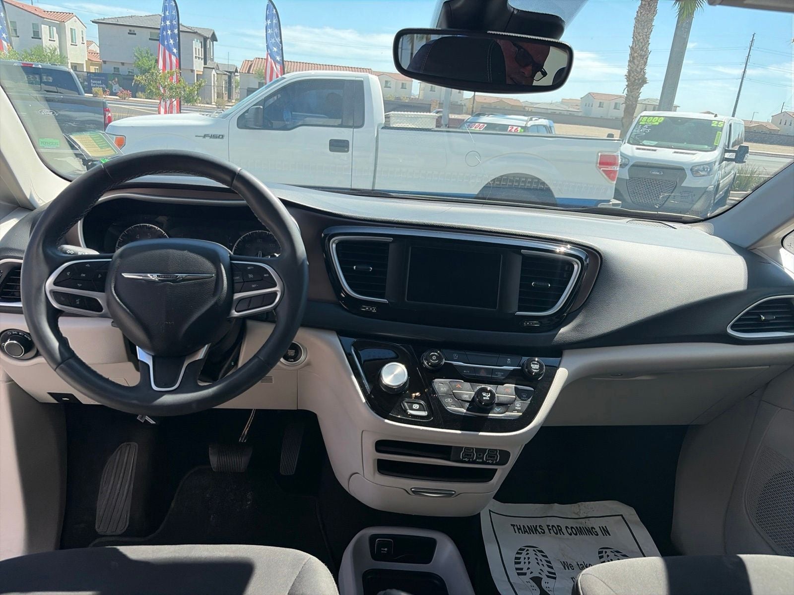 2023 Chrysler Voyager LX