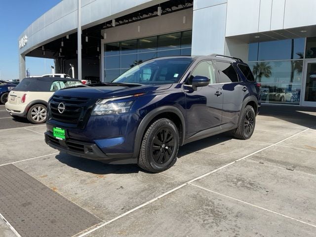 2022 Nissan Pathfinder SV