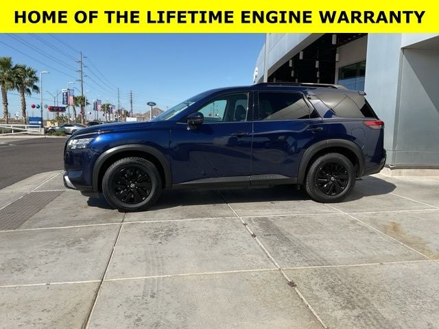 2022 Nissan Pathfinder SV