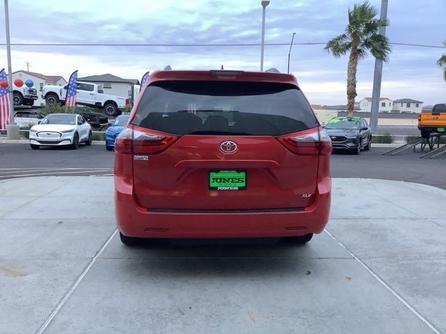 2020 Toyota Sienna XLE