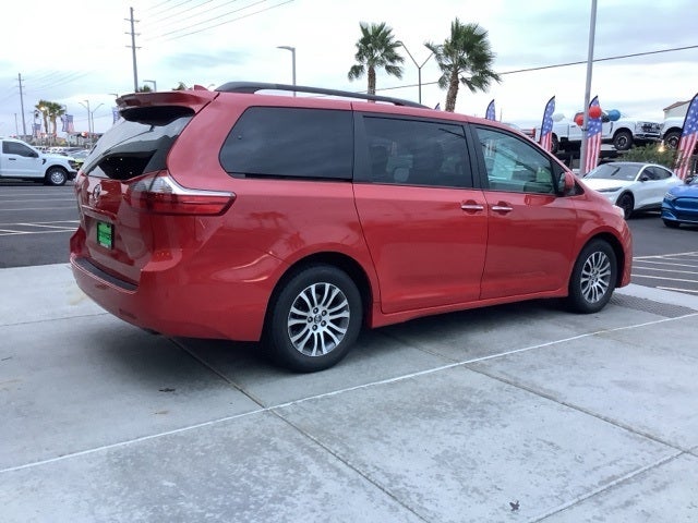 2020 Toyota Sienna XLE